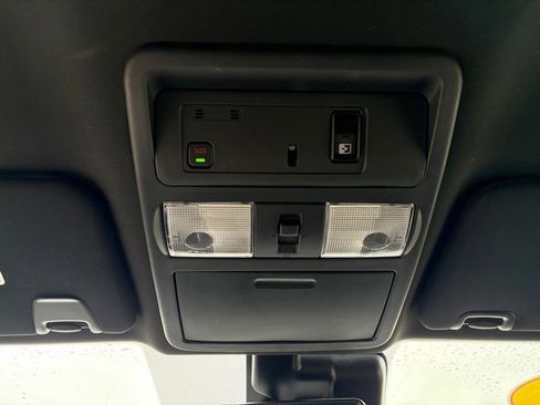 Used 2024 Nissan Titan PRO-4X image 27