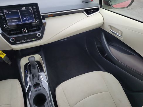 Used 2021 Toyota Corolla LE image 12