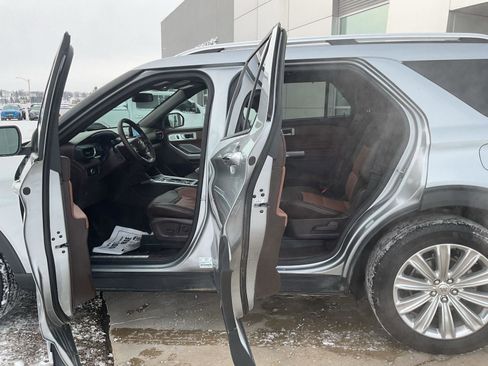 Used 2024 Ford Explorer King Ranch w/ Technology Package image 25