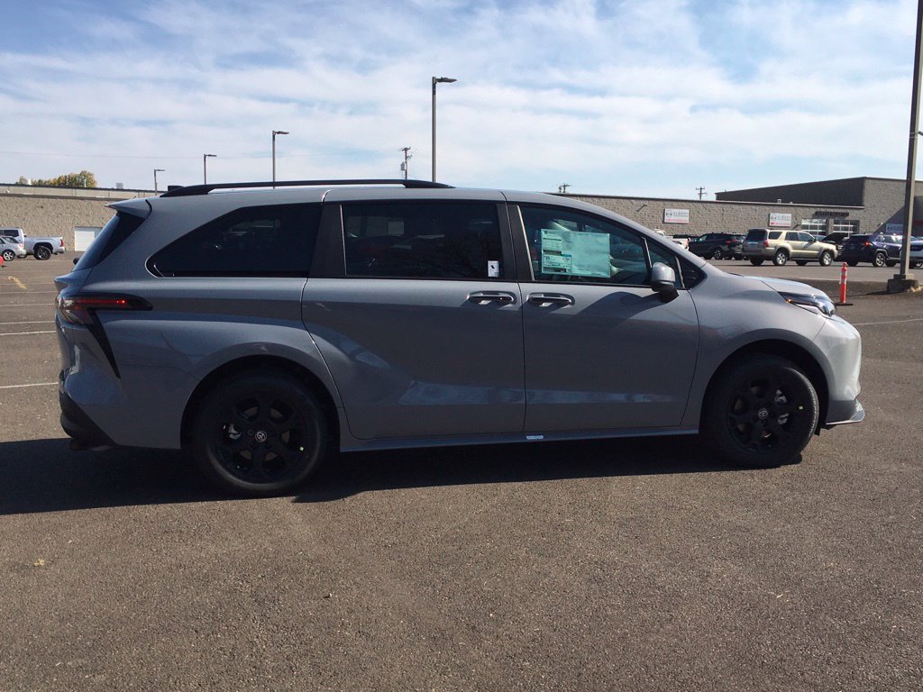 New 2026 Toyota Sienna XLE Woodland Edition AWD/4WD image 9