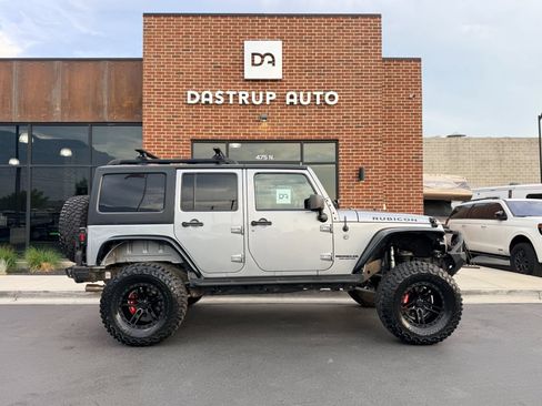 Used 2013 Jeep Wrangler Unlimited Rubicon w/ Connectivity Group AWD/4WD image 7