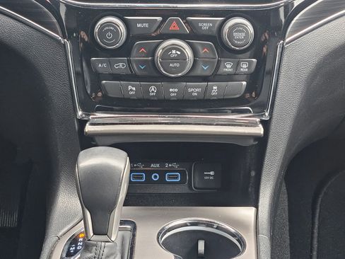 Used 2019 Jeep Grand Cherokee Limited w/ Luxury Group II image 13