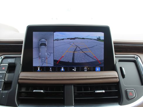 Used 2021 Chevrolet Tahoe High Country w/ Premium Package AWD/4WD image 14
