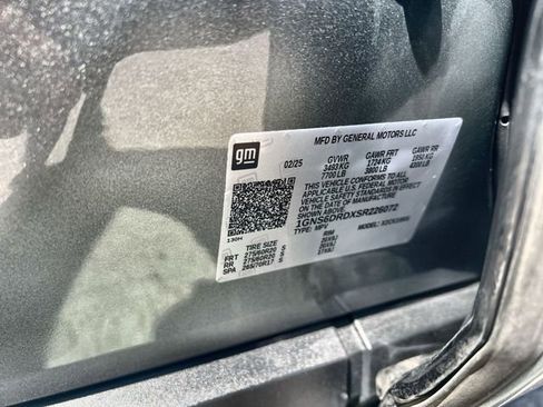 Used 2025 Chevrolet Suburban Z71 image 33