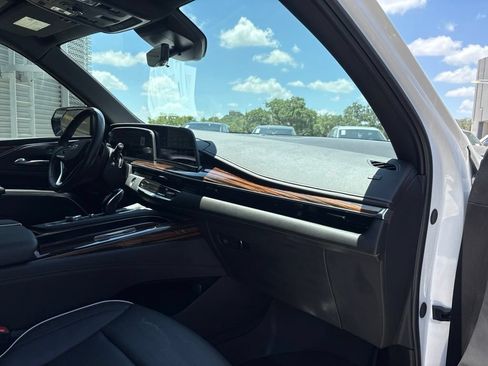 Used 2024 Cadillac Escalade Premium Luxury w/ Performance Package AWD/4WD image 15