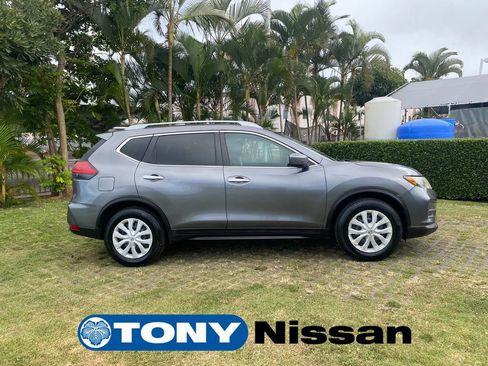Used 2017 Nissan Rogue S w/ S Appearance Package FWD image 26