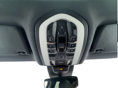 Used 2022 Porsche Macan AWD/4WD image 44