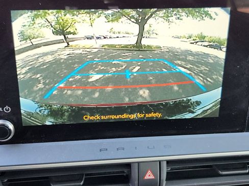 Used 2026 Toyota Prius Plug-In Hybrid FWD image 27