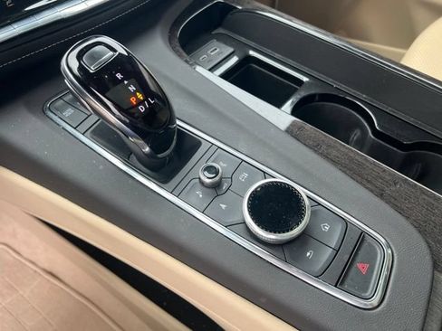 Used 2022 Cadillac Escalade Premium Luxury AWD/4WD image 17