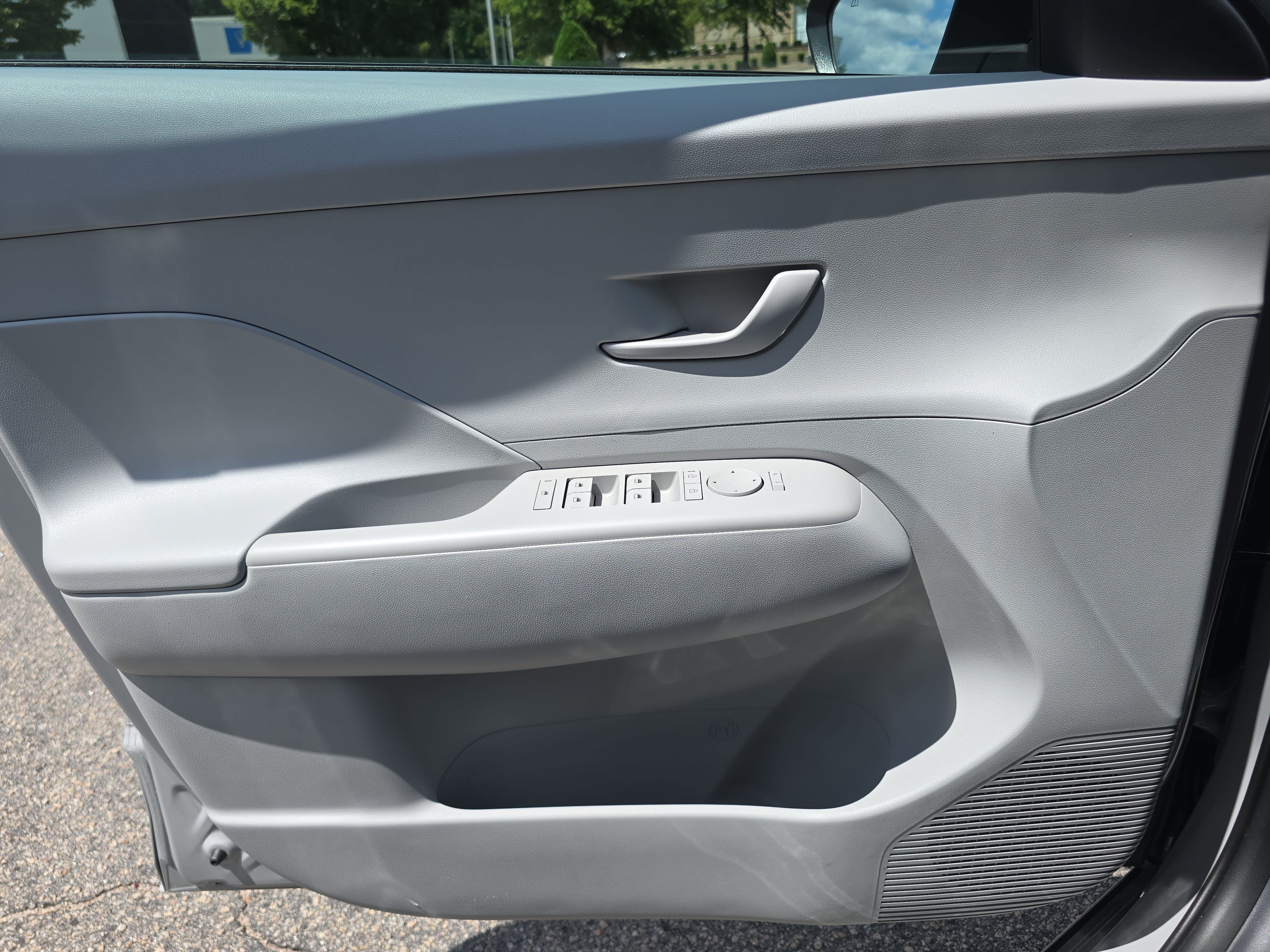 Used 2025 Hyundai Kona SEL FWD image 26