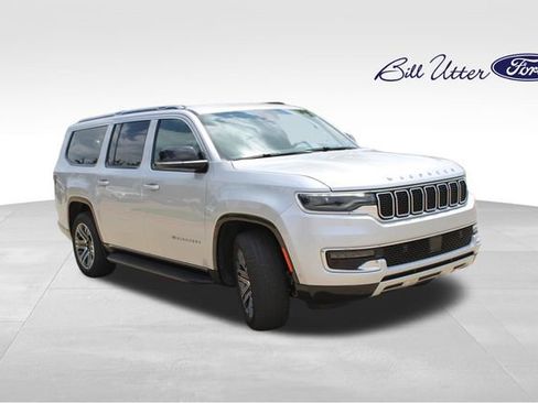 Used 2024 Jeep Wagoneer L Series II RWD image 3