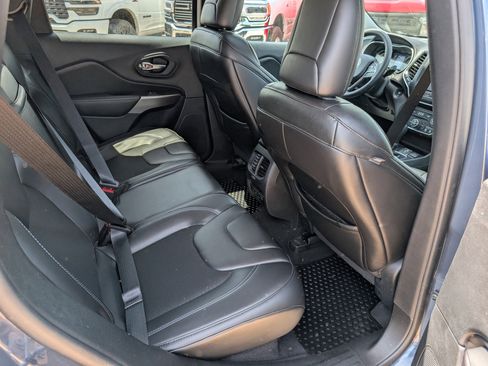 Used 2019 Jeep Cherokee Latitude Plus w/ Comfort/Convenience Group AWD/4WD image 12