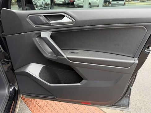 Used 2020 Volkswagen Tiguan SE image 20