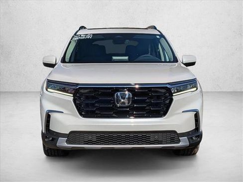 New 2025 Honda Pilot Touring image 6