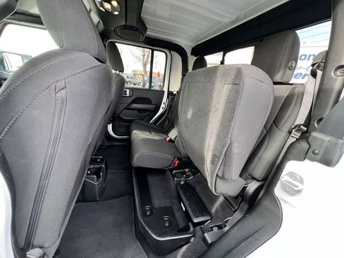 Used 2023 Jeep Gladiator Overland image 31