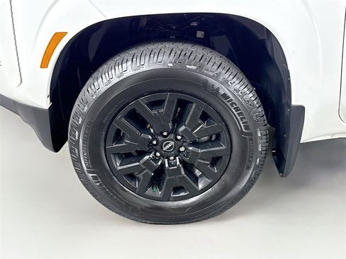 Used 2024 Nissan Frontier SV w/ SV Convenience Package AWD/4WD image 42