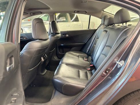 Used 2017 Honda Accord Touring image 12