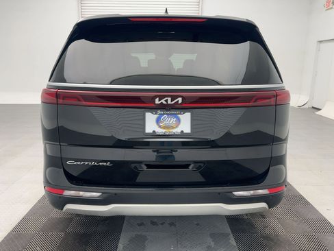 Used 2022 Kia Carnival LX image 10