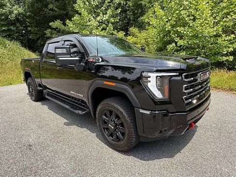 Used 2025 GMC Sierra 2500 AT4 AWD/4WD image 4