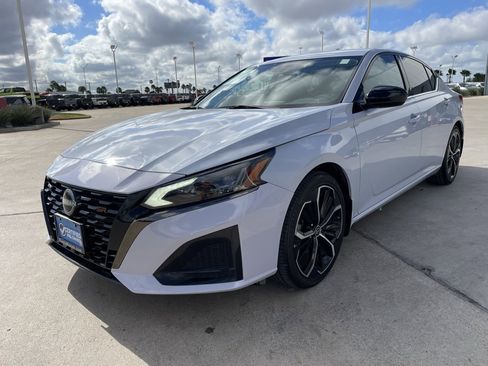 Certified 2023 Nissan Altima 2.5 SR image 5