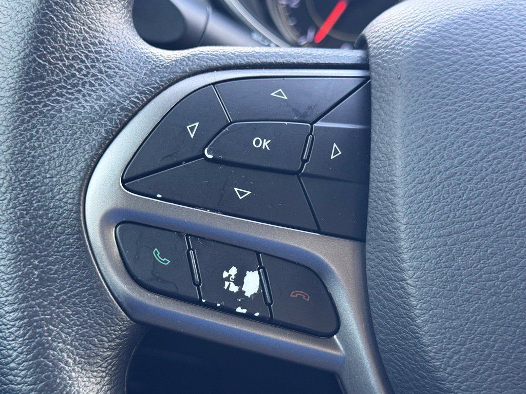 Used 2019 Jeep Cherokee Latitude w/ Popular Appearance Group AWD/4WD image 8