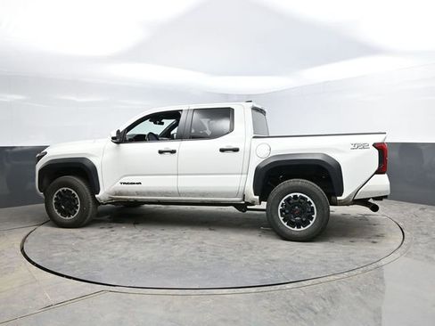 Used 2024 Toyota Tacoma TRD Off-Road image 4