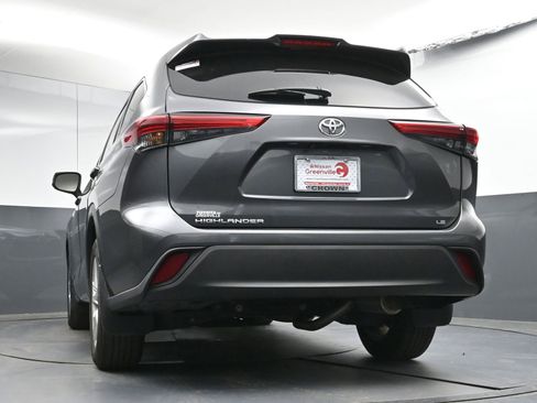 Used 2022 Toyota Highlander LE image 27
