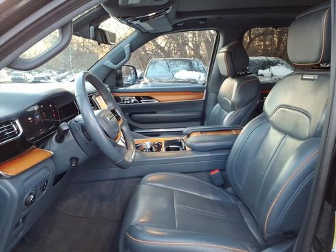 Used 2022 Jeep Grand Wagoneer Series II w/ Convenience Group III AWD/4WD image 12