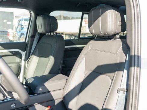 New 2025 Land Rover Defender 110 V8 image 18
