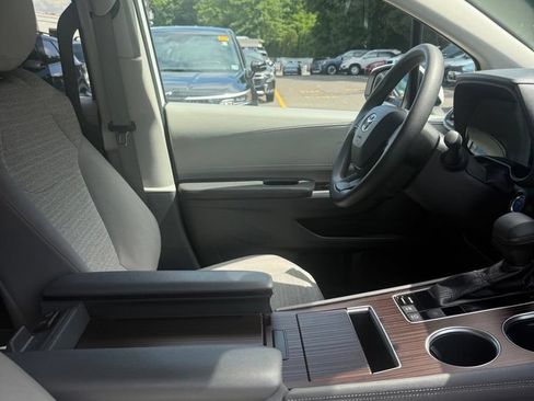 Used 2022 Toyota Sienna LE AWD/4WD image 9