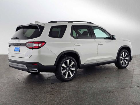 New 2025 Honda Pilot Touring image 3