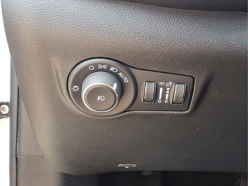 Used 2024 Jeep Compass Latitude AWD/4WD image 15