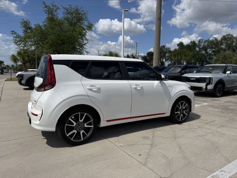 Used 2021 Kia Soul Turbo image 3