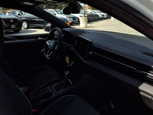 Certified 2025 Volkswagen Jetta Sport image 25