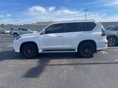 Used 2023 Lexus GX 460 Premium w/ Accessory Package AWD/4WD image 3