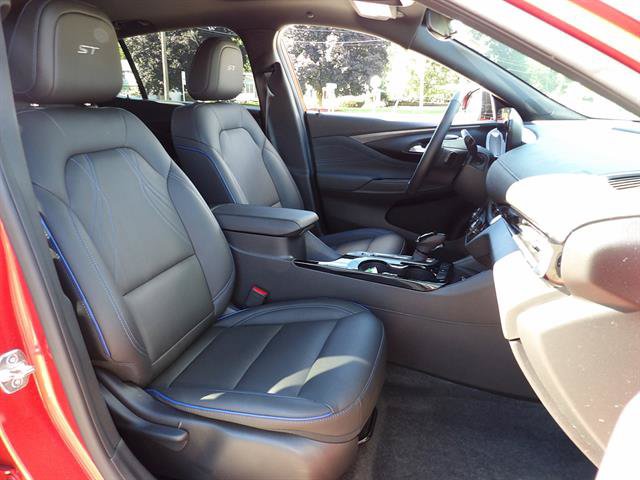 Used 2024 Buick Envista Sport Touring w/ Convenience I Package FWD image 36