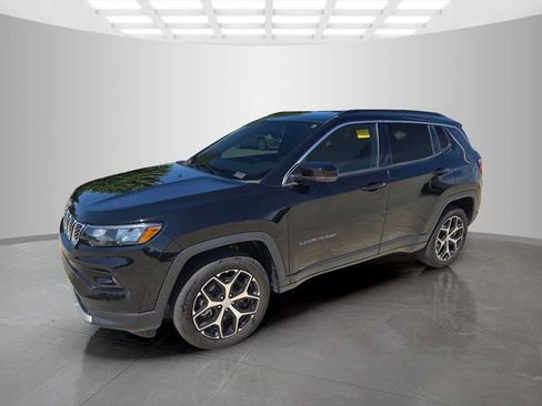 Used 2024 Jeep Compass Limited AWD/4WD image 3