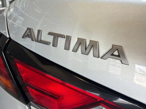 Used 2024 Nissan Altima 2.5 SV FWD image 8