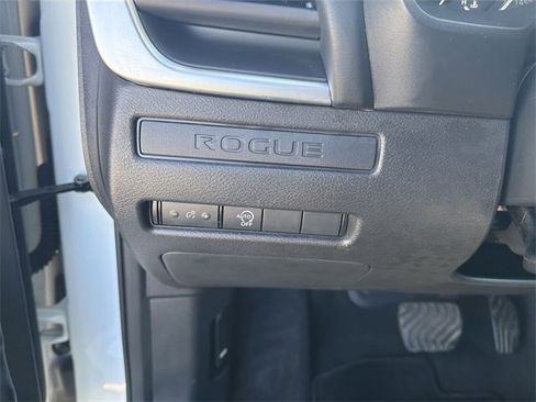 Used 2024 Nissan Rogue S image 17