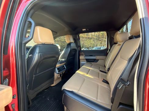 Used 2024 Ford F250 Lariat w/ Chrome Package image 23