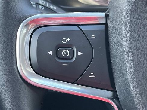 Used 2025 Volvo XC40 B5 Core w/ Climate Package image 30