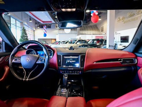 Used 2020 Maserati Levante image 28