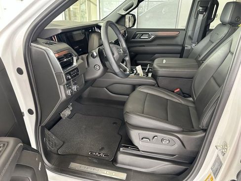 Used 2025 GMC Yukon XL Denali w/ Sun & Power Step Package image 9