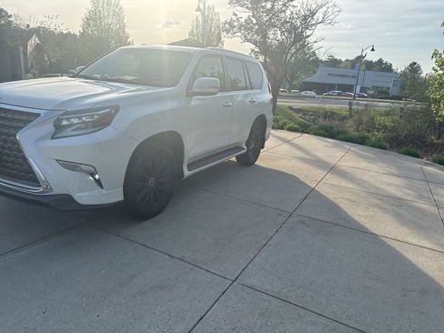 Used 2022 Lexus GX 460 Premium w/ Accessory Package AWD/4WD image 18