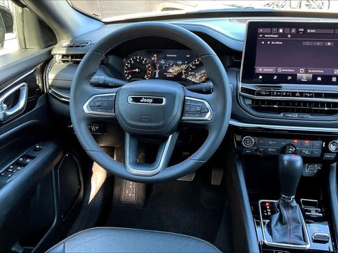 Used 2023 Jeep Compass Trailhawk image 5