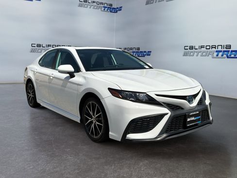 Used 2023 Toyota Camry SE w/ Audio Upgrade Package FWD image 3