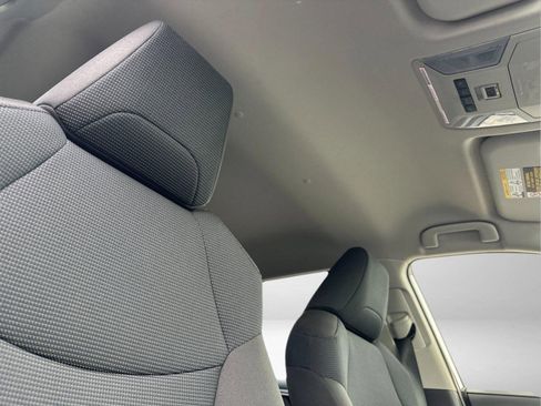 Used 2022 Toyota RAV4 LE image 17