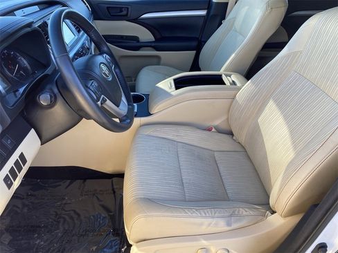 Used 2014 Toyota Highlander Plus image 21