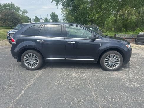 Used 2015 Lincoln MKX AWD w/ Equipment Group 102A image 9