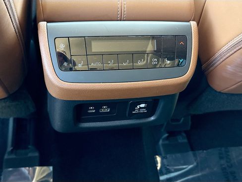Used 2024 Nissan Pathfinder Platinum FWD image 20